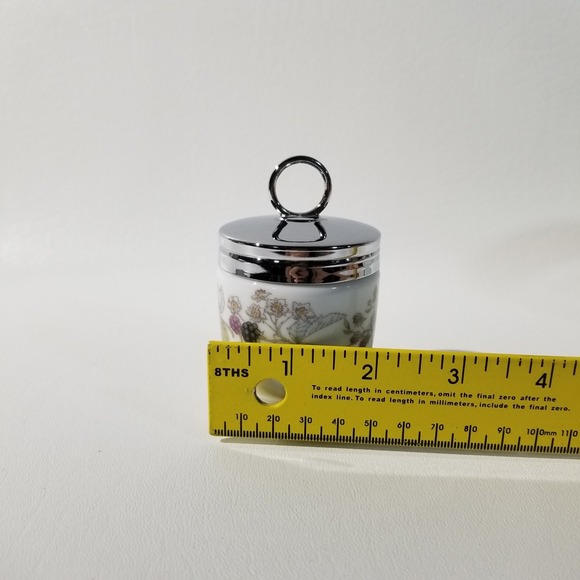 Royal Worcester Porcelain Egg Cup with Lid Made in England Brambles - Picture 7 of 9